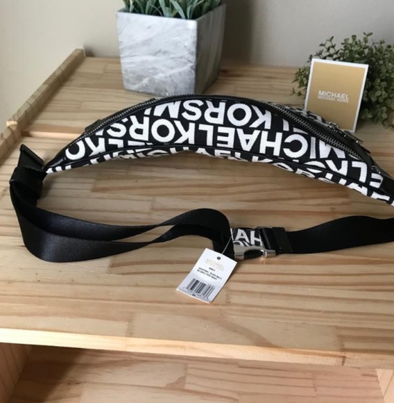 New tags on Mk kenly bag - Picture 2 of 7